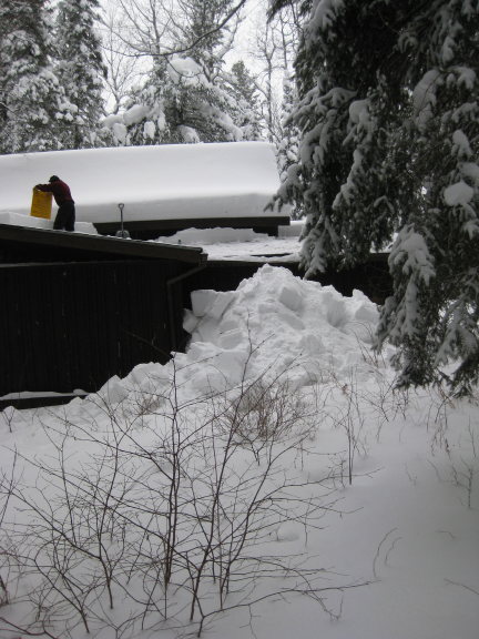 roofsnowb1_30_11.jpg